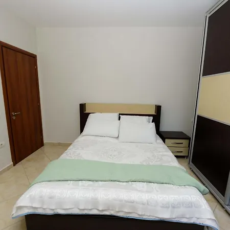 Safo Vlorë